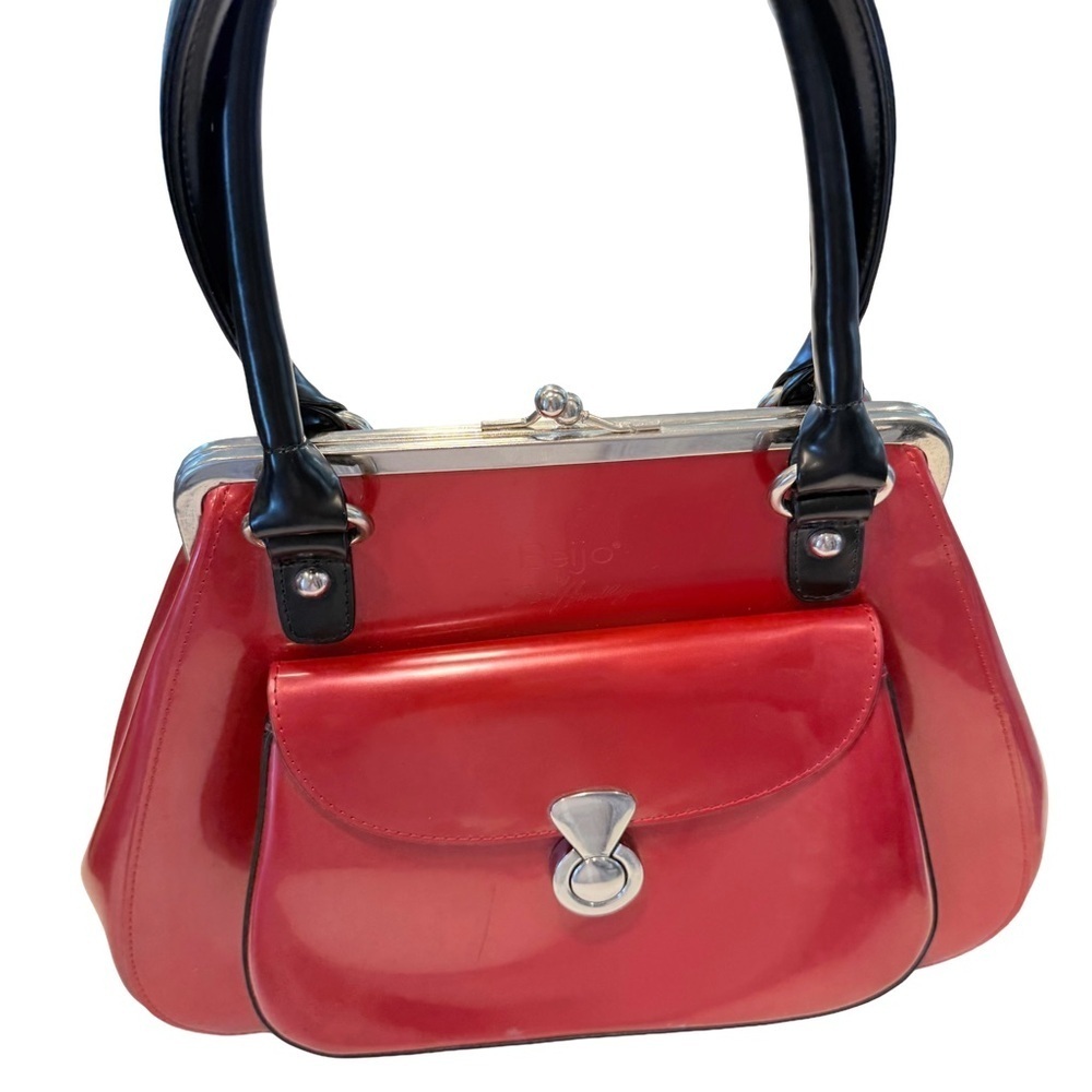 Beijo Women’s Red Patent Leather Shoulder Bag Kiss Lock Close Front Pocket NEW - Picture 2 of 16
